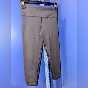 Lululemon- Women’s Reversible Black/Blue Cropped Leggings Size 4